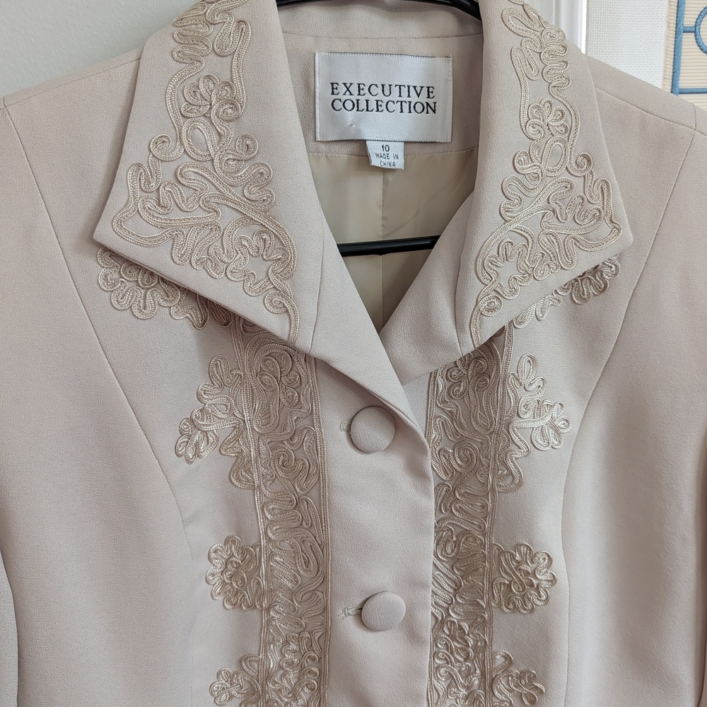 Executive Collection Vintage Women's Cream Embroidered Blazer - Picture 3 of 4